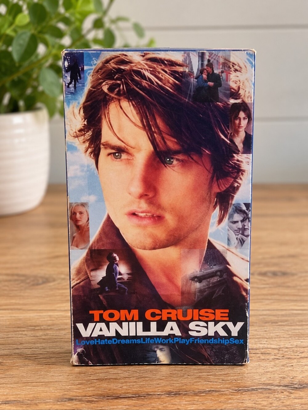 Vanilla Sky 2001 ‧ Thriller/Sci-fi ‧ 2h 16m VHS tape